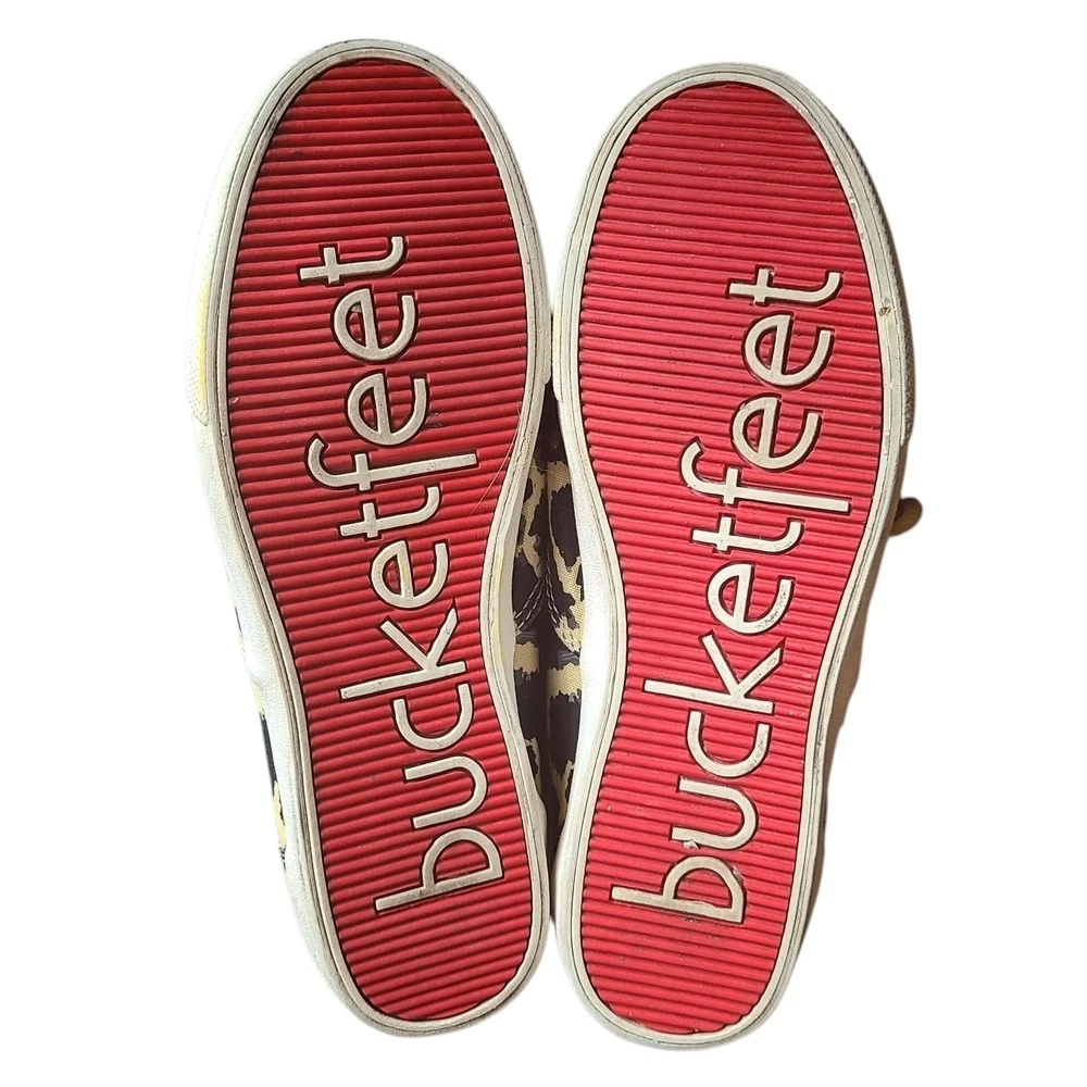 Bucketfeet Vintage Giraffe Print Canvas Sneakers Women’s 8 Low Top